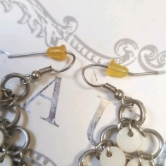 Vintage Boho 1970s Dangling Silver Tone Shell Disc Pierced Earrings - Picture 10 of 12